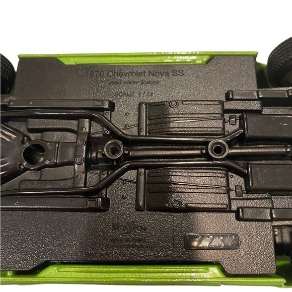 Maisto 1970 Chevrolet Nova SS Diecast Vehicle Lime Green - Picture 8 of 16